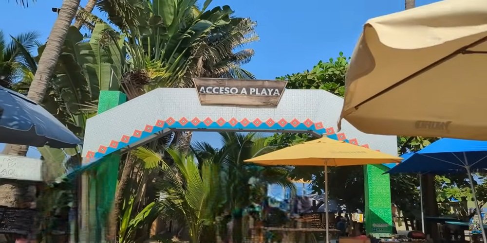 Arcos de acceso a la playa en el pueblo de San Pancho Nayarit.