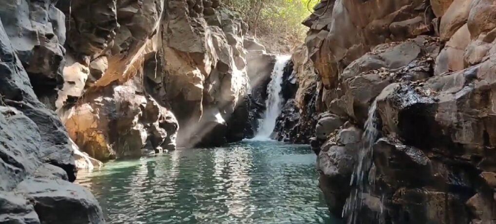 Balneario El Manto en Amatlán de Cañas: Un Paraíso Natural en Nayarit
