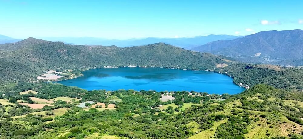 Laguna de Santa María del Oro (Nayarit): Guía Completa del Lago Cráter que Cambia de Color
